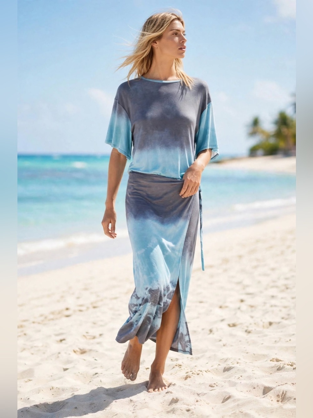 Free People Alyssa wrap dress in size small. Adjustable waist with side slit.